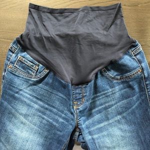 Old Navy maternity boyfriend skinny ankle jeans